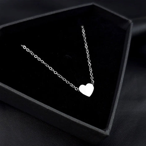 Lily necklace