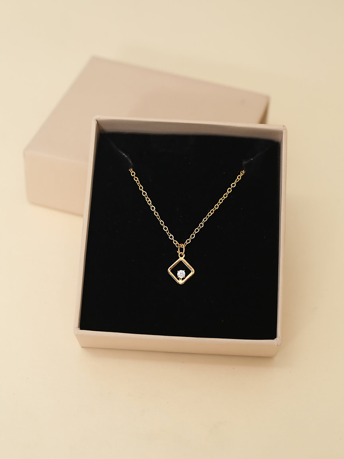Aroma diamond necklace