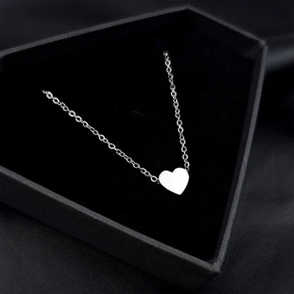 Lily necklace