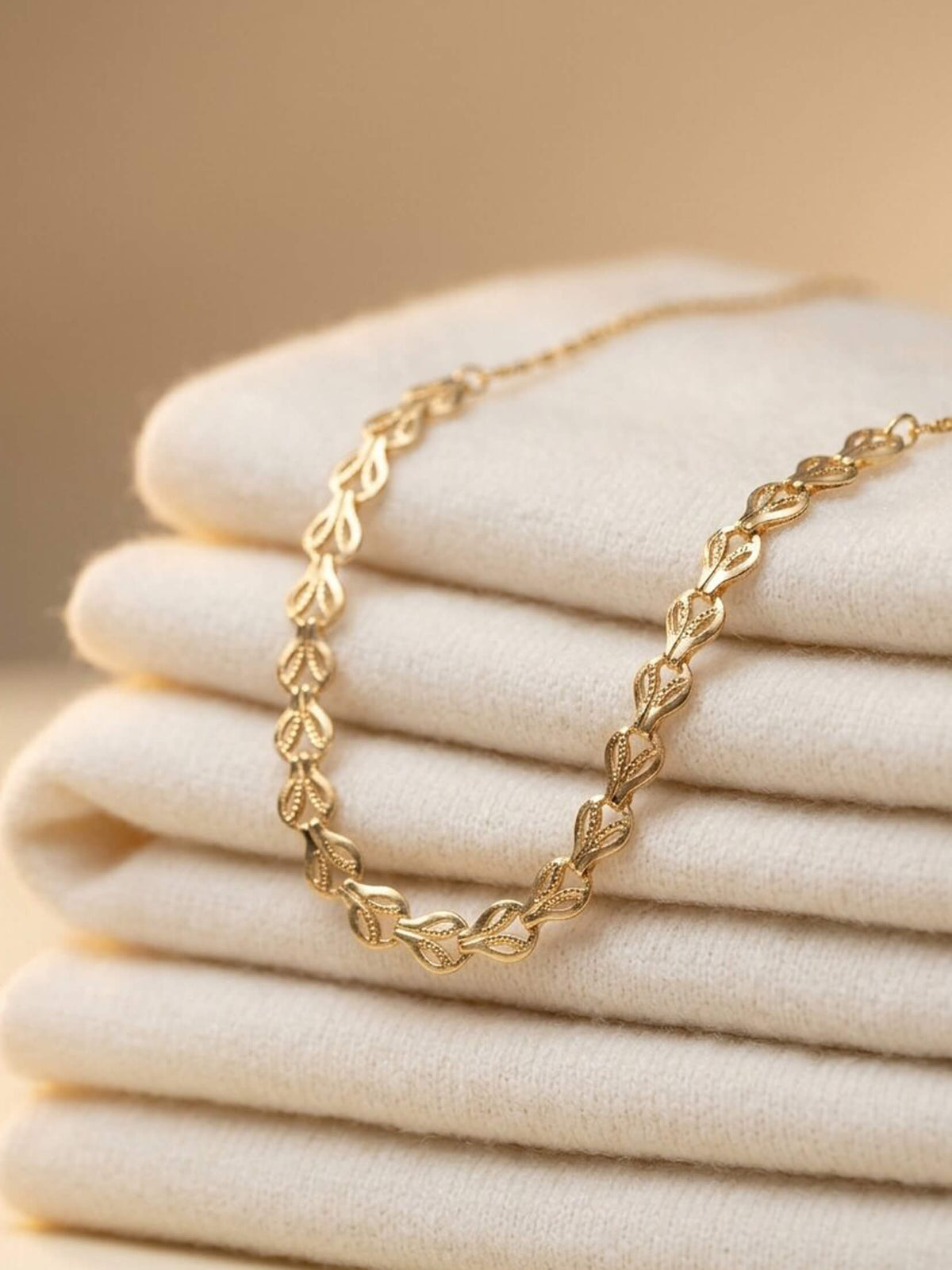 Emi necklace