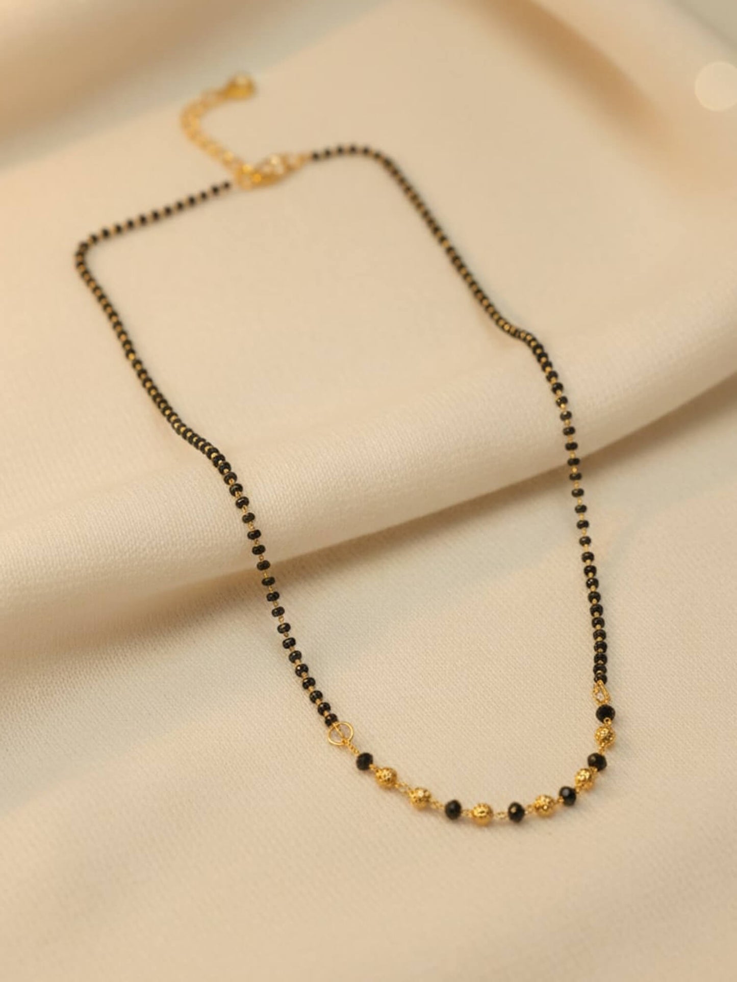 Marian mangalsutra
