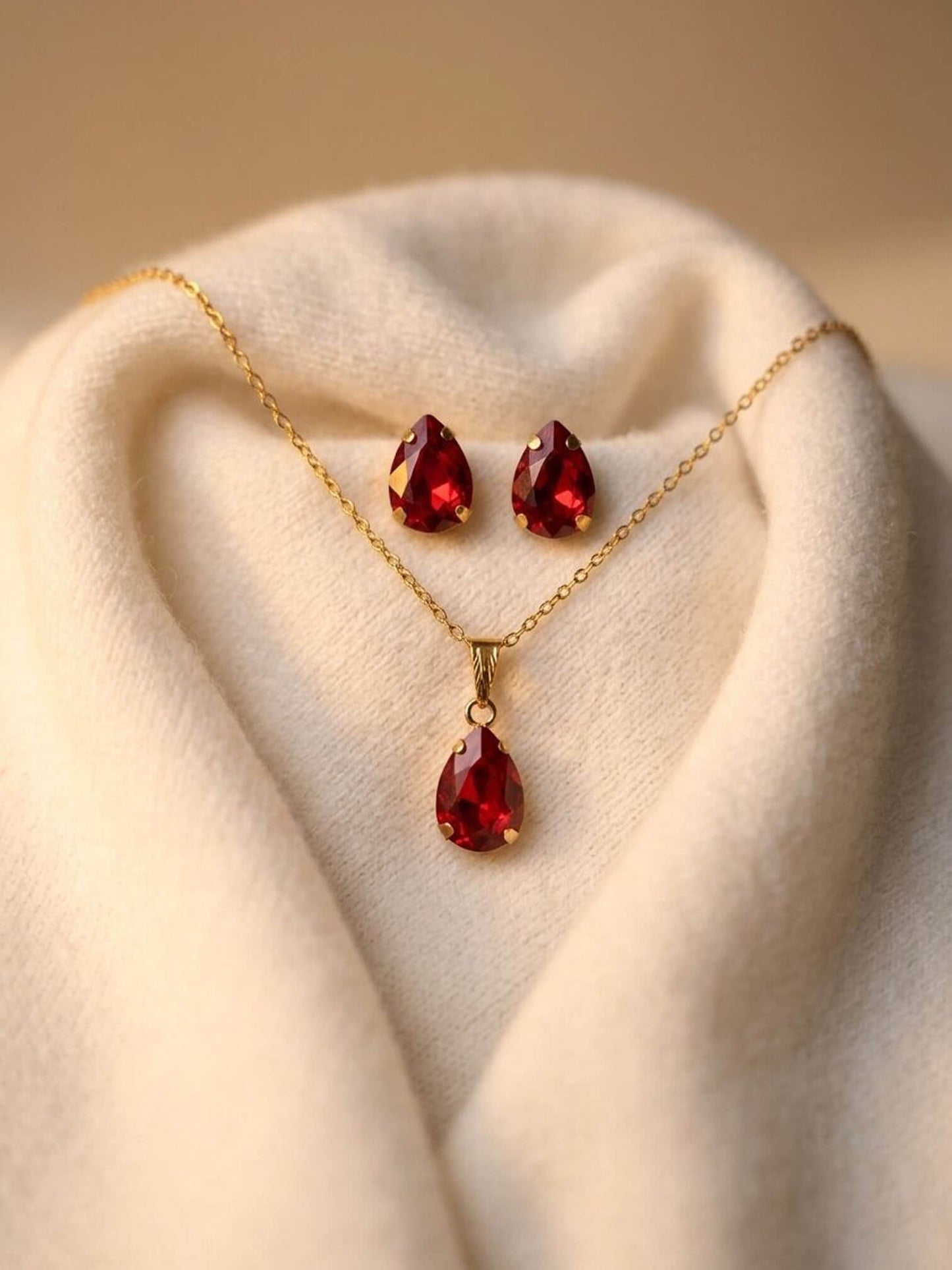 Darcy necklace set