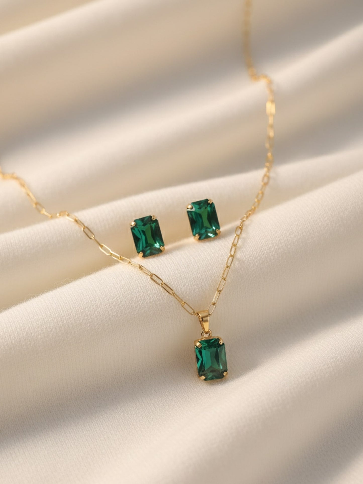 gold plated Rowyn necklace set